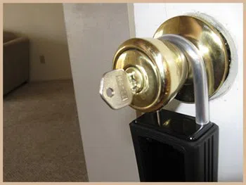 Elite Locksmith Services Universal City, TX 210-693-1294 - 3-locksmith-key-service